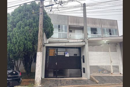 Casa para alugar com 200m², 3 quartos e 1 vaga Casa para alugar com 200m², 3 quartos e 1 vagaFachada