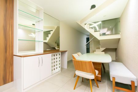 Casa para alugar com 200m², 3 quartos e 1 vaga Casa para alugar com 200m², 3 quartos e 1 vagaSala