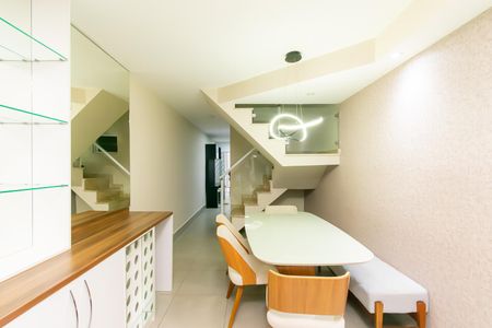 Casa para alugar com 200m², 3 quartos e 1 vaga Casa para alugar com 200m², 3 quartos e 1 vagaSala