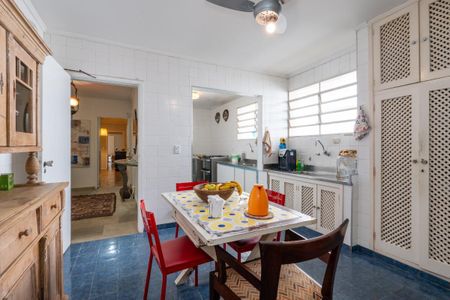 Casa à venda com 378m², 5 quartos e 4 vagas