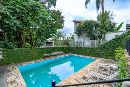 Casa à venda com 378m², 5 quartos e 4 vagas