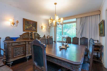 Casa à venda com 378m², 5 quartos e 4 vagas