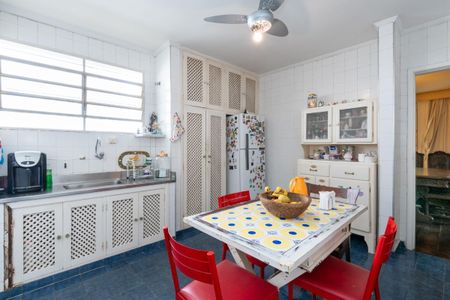 Casa à venda com 378m², 5 quartos e 4 vagas