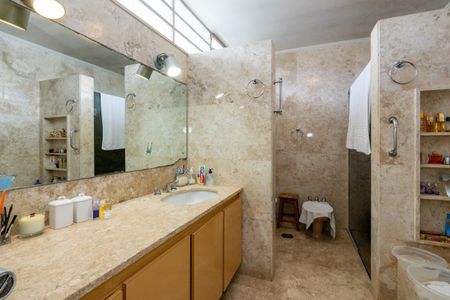 Casa à venda com 378m², 5 quartos e 4 vagas