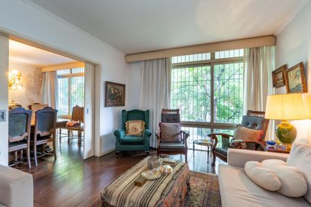 Casa à venda com 378m², 5 quartos e 4 vagas