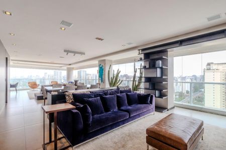 Apartamento à venda com 219m², 3 quartos e 3 vagas