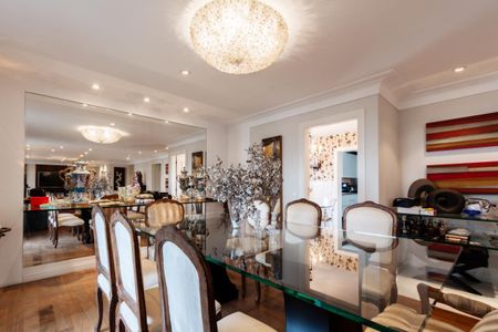 Apartamento à venda com 243m², 4 quartos e 5 vagas