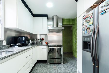 Apartamento à venda com 243m², 4 quartos e 5 vagas
