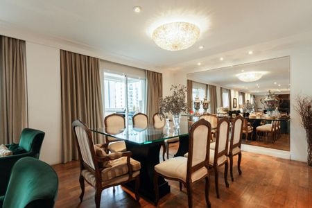 Apartamento à venda com 243m², 4 quartos e 5 vagas
