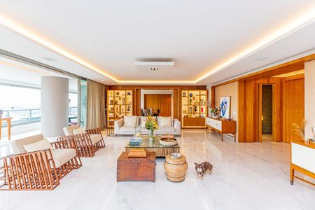 Apartamento à venda com 5 quartos, 840m² em Parque Colonial, São Paulo