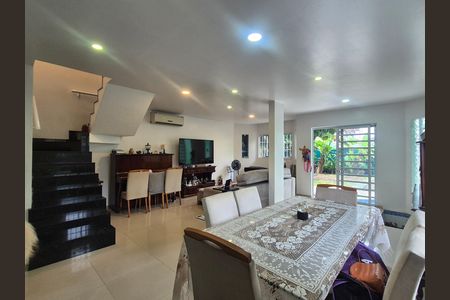 Casa de Condomínio para alugar com 4 quartos, 340m² em Recreio dos Bandeirantes, Rio de Janeiro