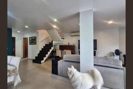 Casa de Condomínio para alugar com 4 quartos, 340m² em Recreio dos Bandeirantes, Rio de Janeiro