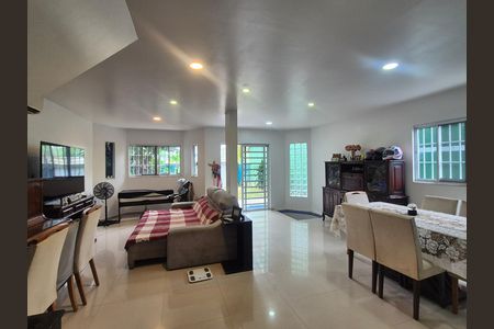 Casa de Condomínio para alugar com 4 quartos, 340m² em Recreio dos Bandeirantes, Rio de Janeiro