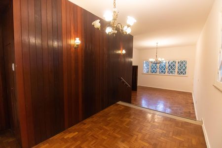 Casa para alugar com 300m², 5 quartos e 4 vagas Casa para alugar com 300m², 5 quartos e 4 vagasSala