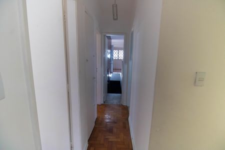 Casa para alugar com 300m², 5 quartos e 4 vagas Casa para alugar com 300m², 5 quartos e 4 vagasCorredor