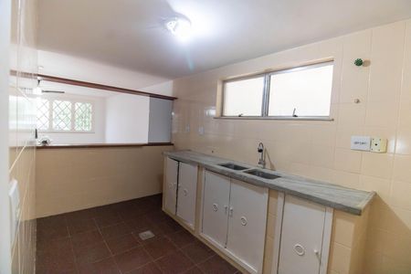 Casa para alugar com 300m², 5 quartos e 4 vagas Casa para alugar com 300m², 5 quartos e 4 vagasCozinha