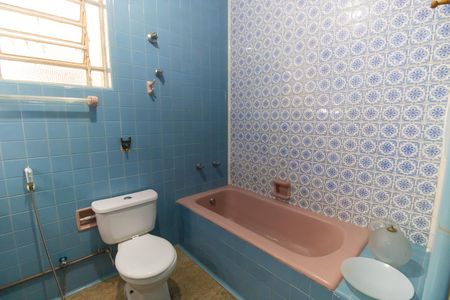Casa para alugar com 300m², 5 quartos e 4 vagas Casa para alugar com 300m², 5 quartos e 4 vagasBanheiro Social