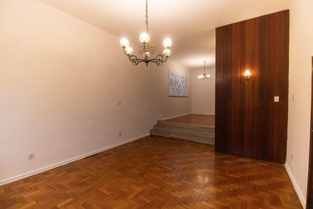 Casa para alugar com 300m², 5 quartos e 4 vagas Casa para alugar com 300m², 5 quartos e 4 vagasSala
