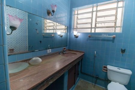 Casa para alugar com 300m², 5 quartos e 4 vagas Casa para alugar com 300m², 5 quartos e 4 vagasBanheiro Social