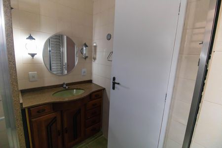 Casa para alugar com 300m², 5 quartos e 4 vagas Casa para alugar com 300m², 5 quartos e 4 vagasBanheiro da Suíte
