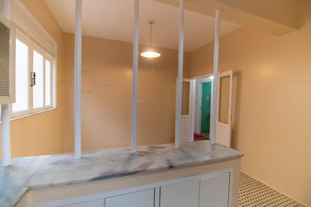 Casa para alugar com 300m², 5 quartos e 4 vagas Casa para alugar com 300m², 5 quartos e 4 vagasCozinha