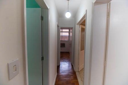 Casa para alugar com 300m², 5 quartos e 4 vagas Casa para alugar com 300m², 5 quartos e 4 vagasCorredor