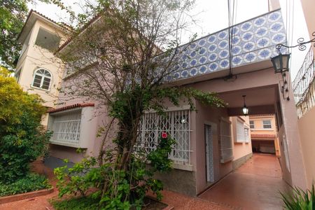 Casa para alugar com 300m², 5 quartos e 4 vagas Casa para alugar com 300m², 5 quartos e 4 vagasFachada
