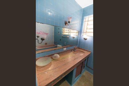 Casa para alugar com 300m², 5 quartos e 4 vagas Casa para alugar com 300m², 5 quartos e 4 vagasBanheiro Social