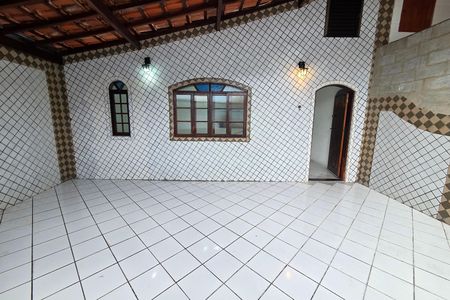 Garagem de casa para alugar com 2 quartos, 75m² em Vila Tupi, Praia Grande