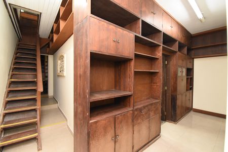 Casa à venda com 420m², 5 quartos e 4 vagasCorredor