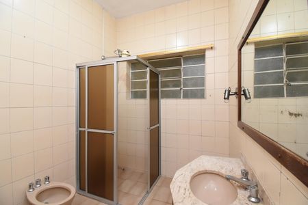 Casa à venda com 420m², 5 quartos e 4 vagasBanheiro 