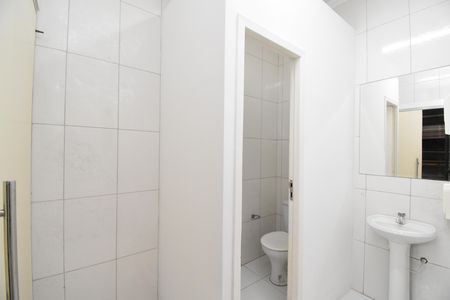 Casa à venda com 420m², 5 quartos e 4 vagasBanheiro 2