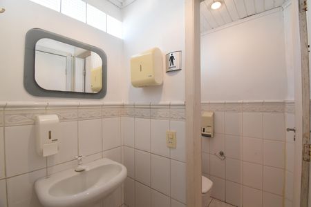 Casa à venda com 420m², 5 quartos e 4 vagasBanheiro do Ático
