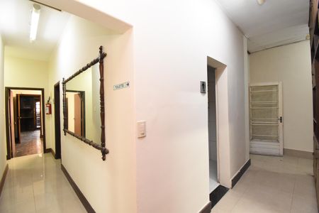 Casa à venda com 420m², 5 quartos e 4 vagasCorredor