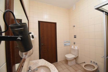 Casa à venda com 420m², 5 quartos e 4 vagasBanheiro 