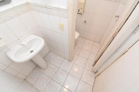 Casa à venda com 420m², 5 quartos e 4 vagasBanheiro do Ático