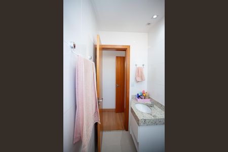 Apartamento à venda com 79m², 2 quartos e 2 vagasBanheiro da Suíte