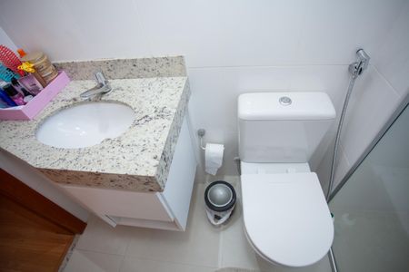 Apartamento à venda com 79m², 2 quartos e 2 vagasBanheiro da Suíte