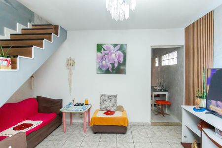 Casa à venda com 250m², 4 quartos e 5 vagas Casa à venda com 250m², 4 quartos e 5 vagasSala