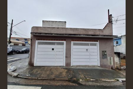 Casa à venda com 250m², 4 quartos e 5 vagas Casa à venda com 250m², 4 quartos e 5 vagasFachada
