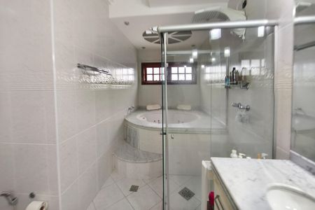 Casa de condomínio à venda com 247m², 3 quartos e 2 vagas Casa de condomínio à venda com 247m², 3 quartos e 2 vagasBanheiro Suíte