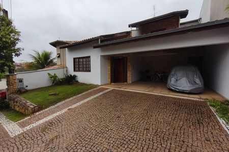 Casa de condomínio à venda com 247m², 3 quartos e 2 vagas Casa de condomínio à venda com 247m², 3 quartos e 2 vagasQuintal - Garagem