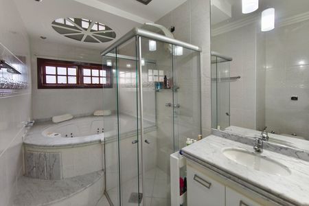 Casa de condomínio à venda com 247m², 3 quartos e 2 vagas Casa de condomínio à venda com 247m², 3 quartos e 2 vagasBanheiro Suíte