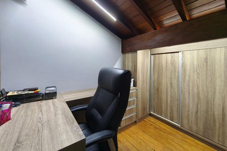 Casa de condomínio à venda com 247m², 3 quartos e 2 vagas Casa de condomínio à venda com 247m², 3 quartos e 2 vagasEscritório
