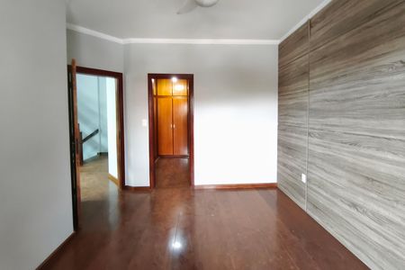 Casa de condomínio à venda com 247m², 3 quartos e 2 vagas Casa de condomínio à venda com 247m², 3 quartos e 2 vagasQuarto Suíte