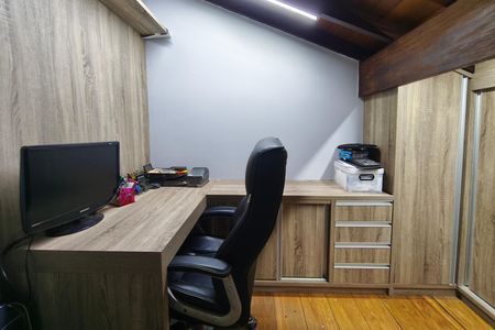Casa de condomínio à venda com 247m², 3 quartos e 2 vagas Casa de condomínio à venda com 247m², 3 quartos e 2 vagasEscritório