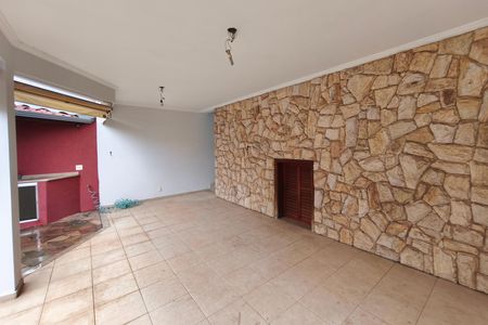 Casa de condomínio à venda com 247m², 3 quartos e 2 vagas Casa de condomínio à venda com 247m², 3 quartos e 2 vagasQuintal