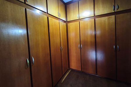 Casa de condomínio à venda com 247m², 3 quartos e 2 vagas Casa de condomínio à venda com 247m², 3 quartos e 2 vagasQuarto Suíte