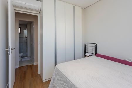 Apartamento à venda com 77m², 3 quartos e 2 vagasQuarto 3