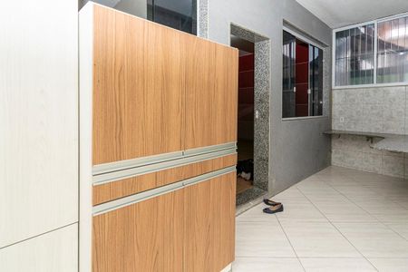 Casa à venda com 240m², 3 quartos e 3 vagas Casa à venda com 240m², 3 quartos e 3 vagasVaranda